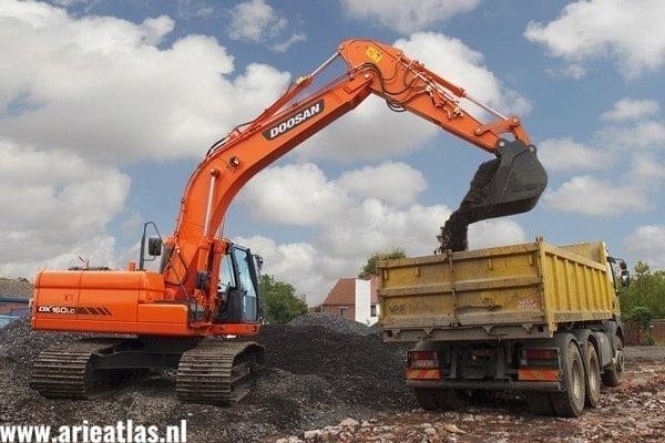big-Heavy_Excavator_DX160LC_Truckloading_001.4178.jpg_Interflow - JPG - Fit to Box_600_500_true.4178