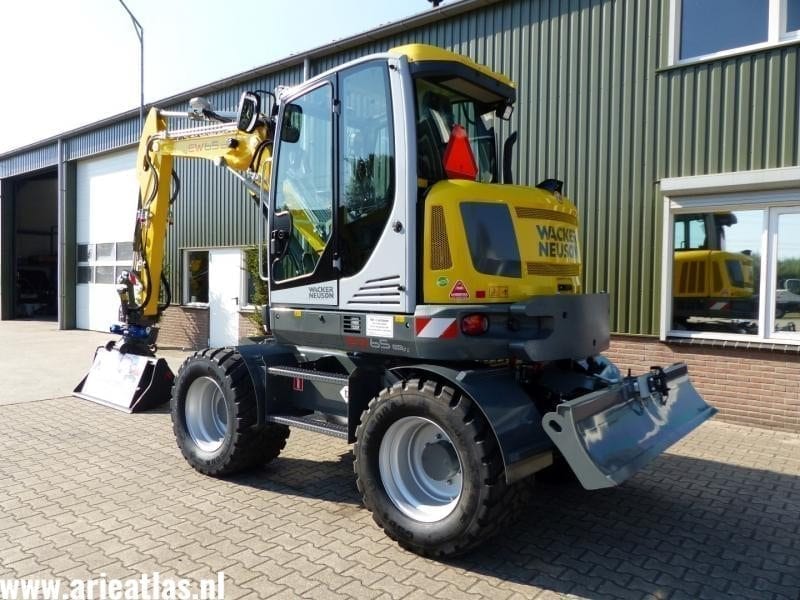 EW65 PRO XL voor Bovendorp & Sellis Hoveniers uit Elburg - Afbeelding 2