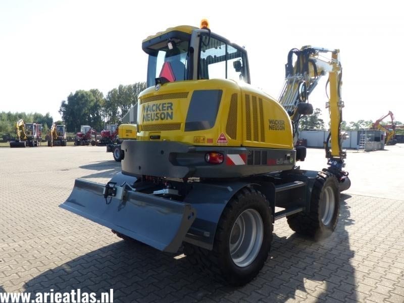 EW65 PRO XL voor Bovendorp & Sellis Hoveniers uit Elburg - Afbeelding 3