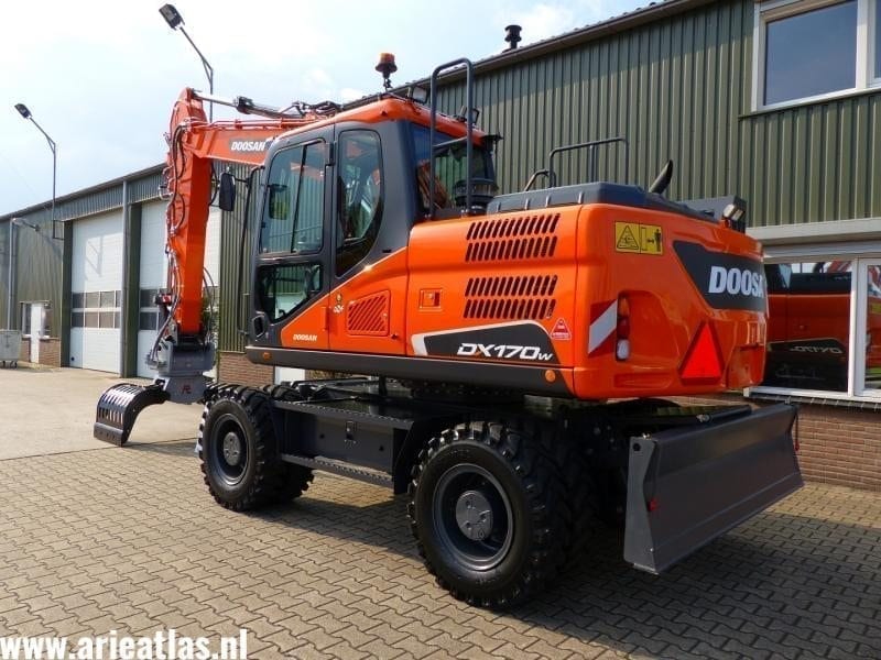 Doosan DX17w voor JVD Bestratingen - Afbeelding 2