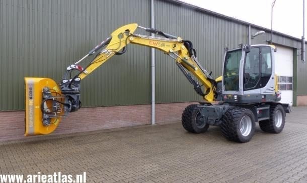 med-P1040370 (Large).5516