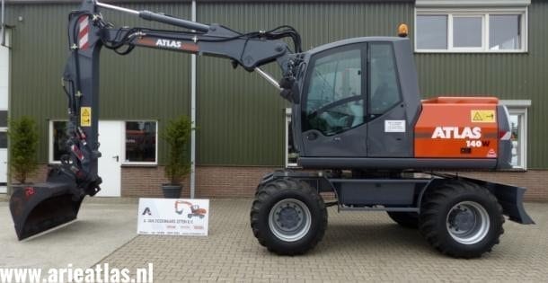 med-P1050076 (Large).3372