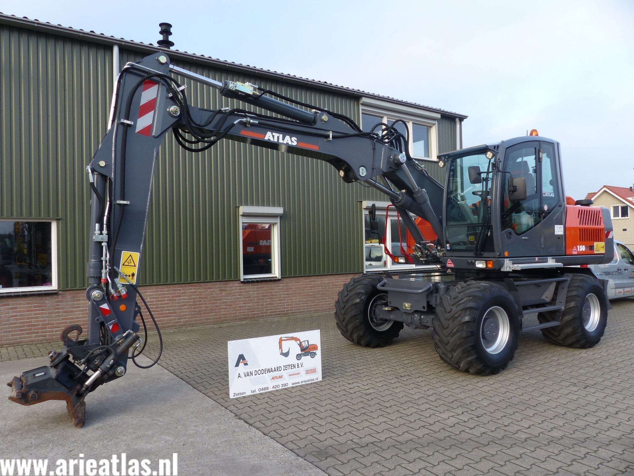 ATLAS 150W voor A. van Oostrum machineverhuur Eemnes - Afbeelding 5