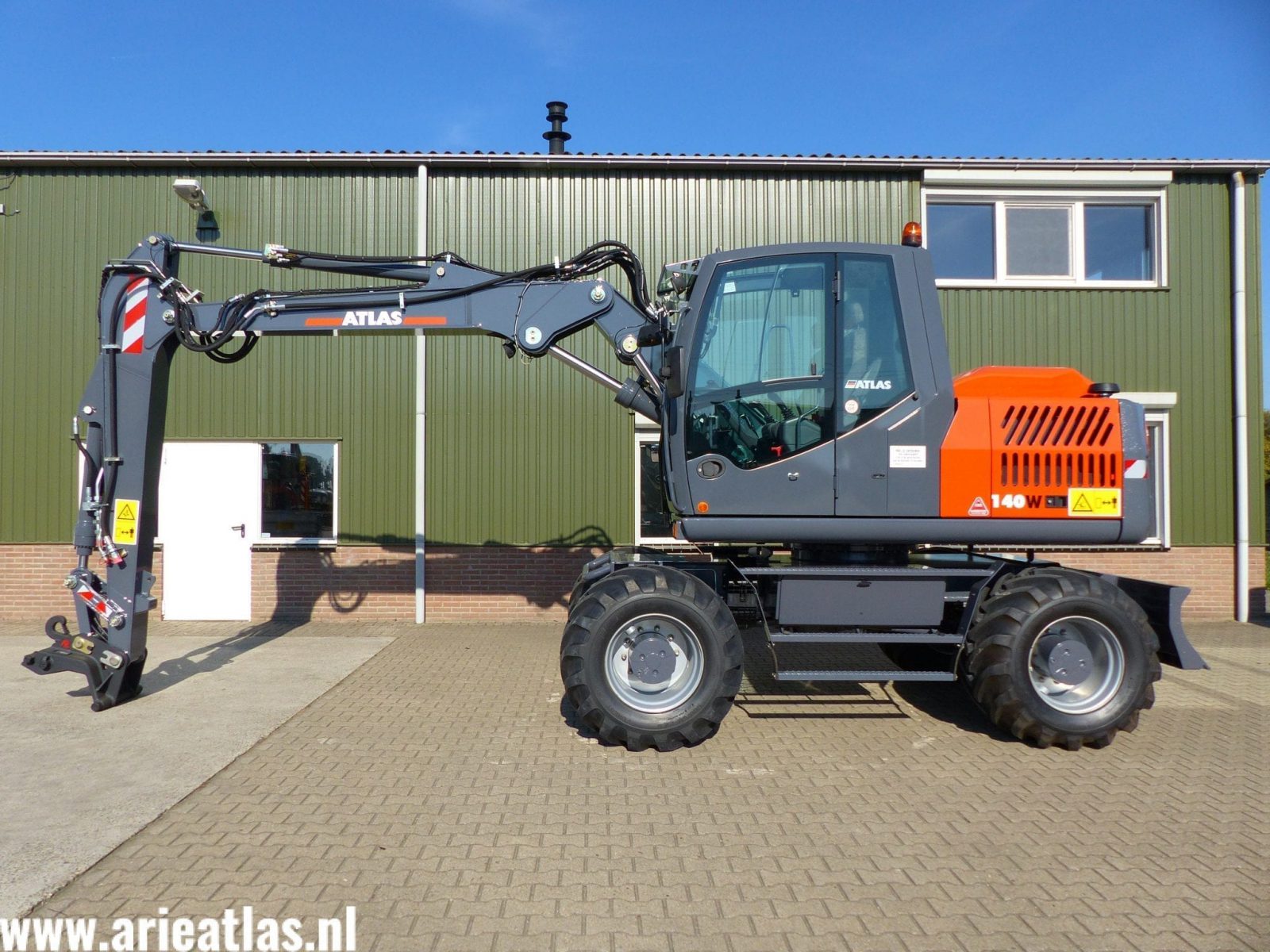 Atlas 140W voor Peters Groenvoorziening & Grondverzet uit Wijchen - Afbeelding 2