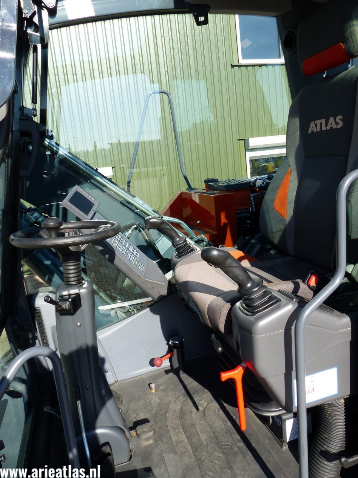 Atlas 140W voor Peters Groenvoorziening & Grondverzet uit Wijchen - Afbeelding 7