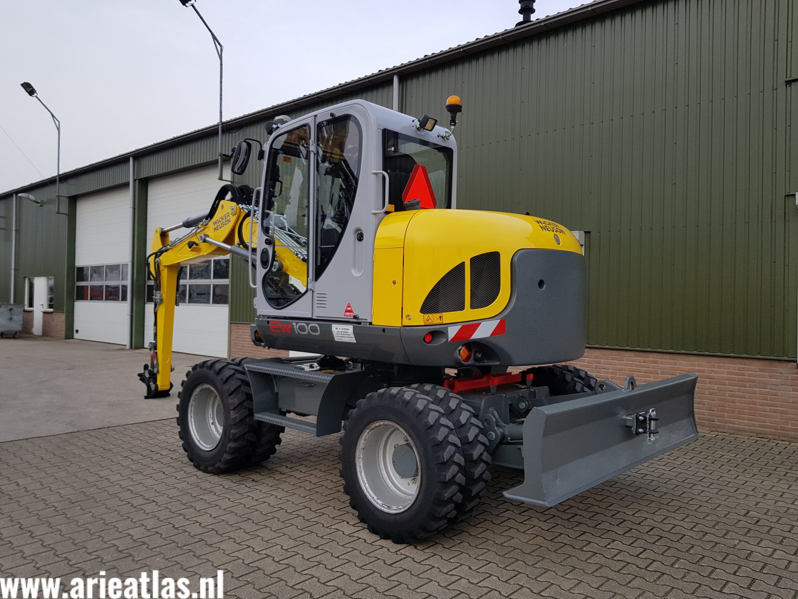 Wacker Neuson EW100 voor Van Kempen Loonwerk & Grondverzet BV - Afbeelding 3