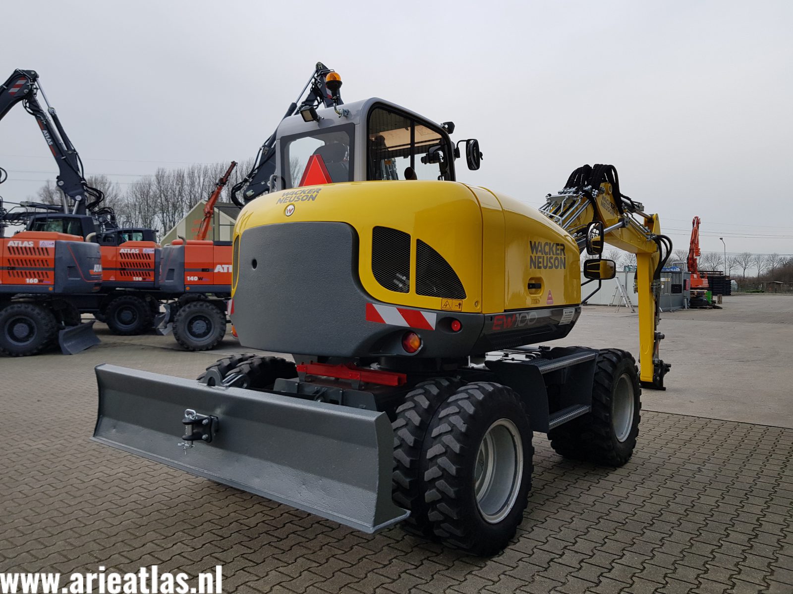 Wacker Neuson EW100 voor Van Kempen Loonwerk & Grondverzet BV - Afbeelding 2