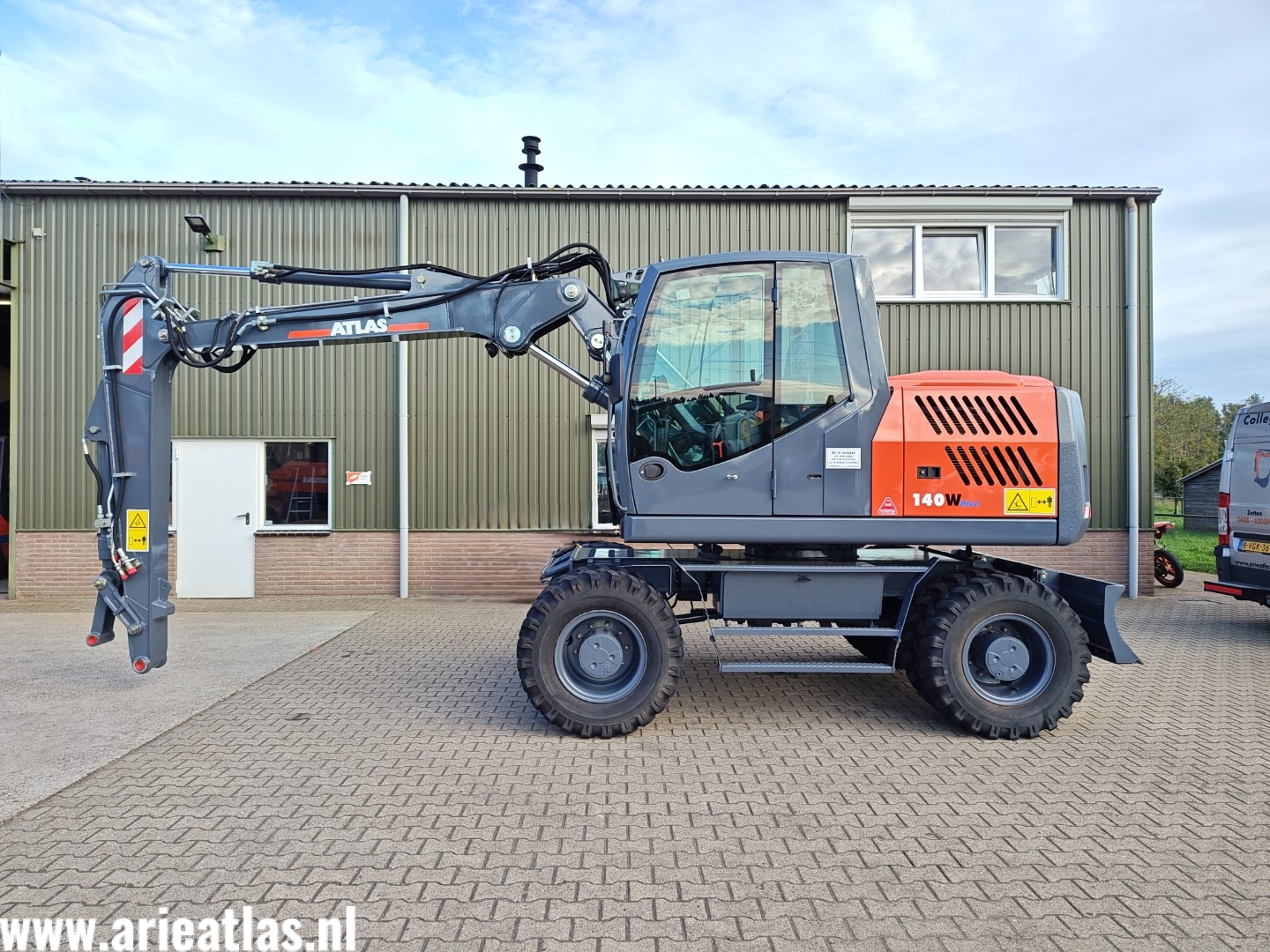 1842-001 Atlas 140W blue